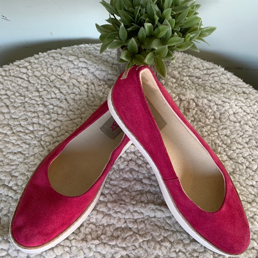 UGG flats - Picture 1 of 9